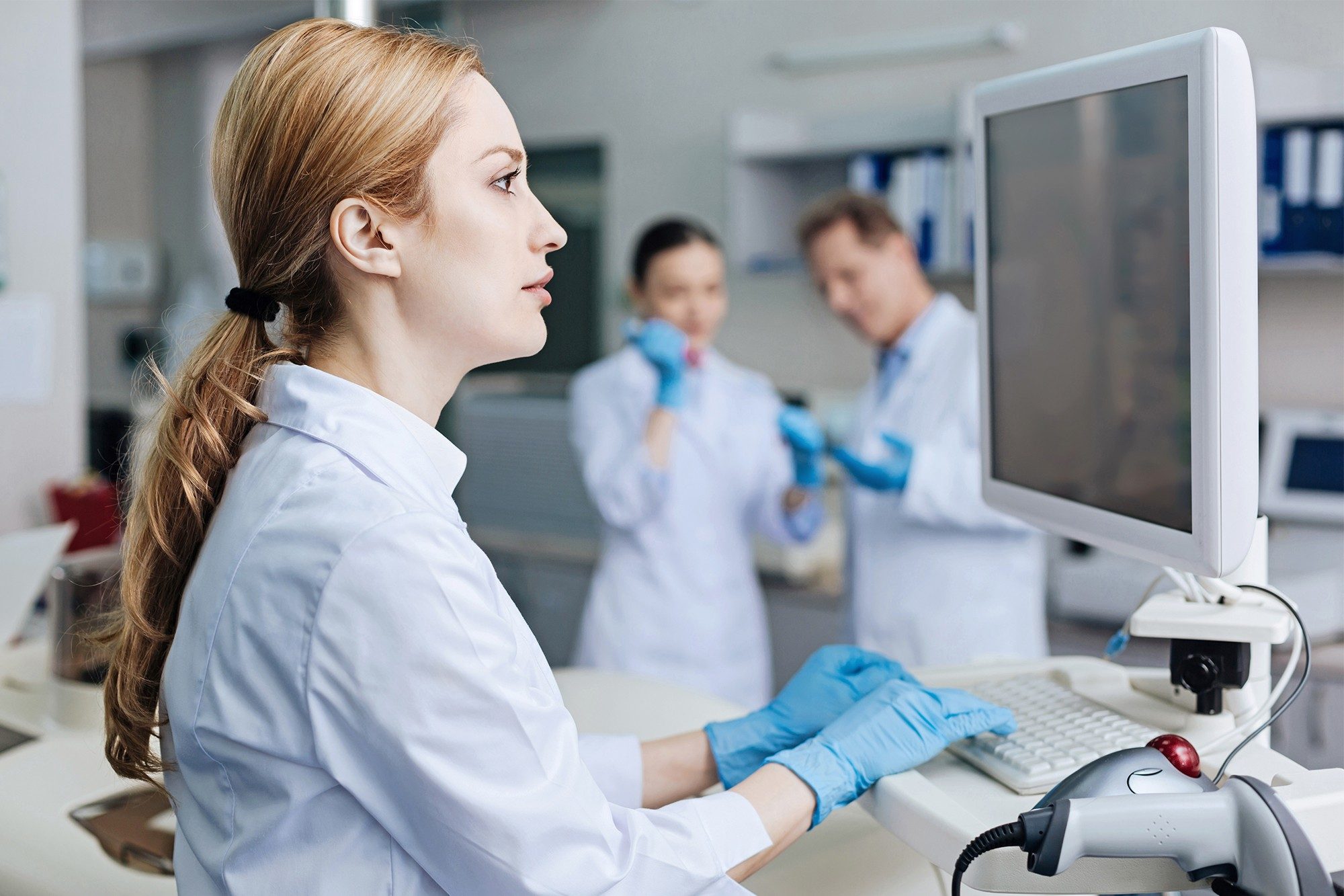 Acquire, analyze and manage mass spectrometry information in the clinical laboratory with MassLynx IVD Mass Spectrometry Software, and increase the speed at which you can convert your sample data into valuable knowledge. 